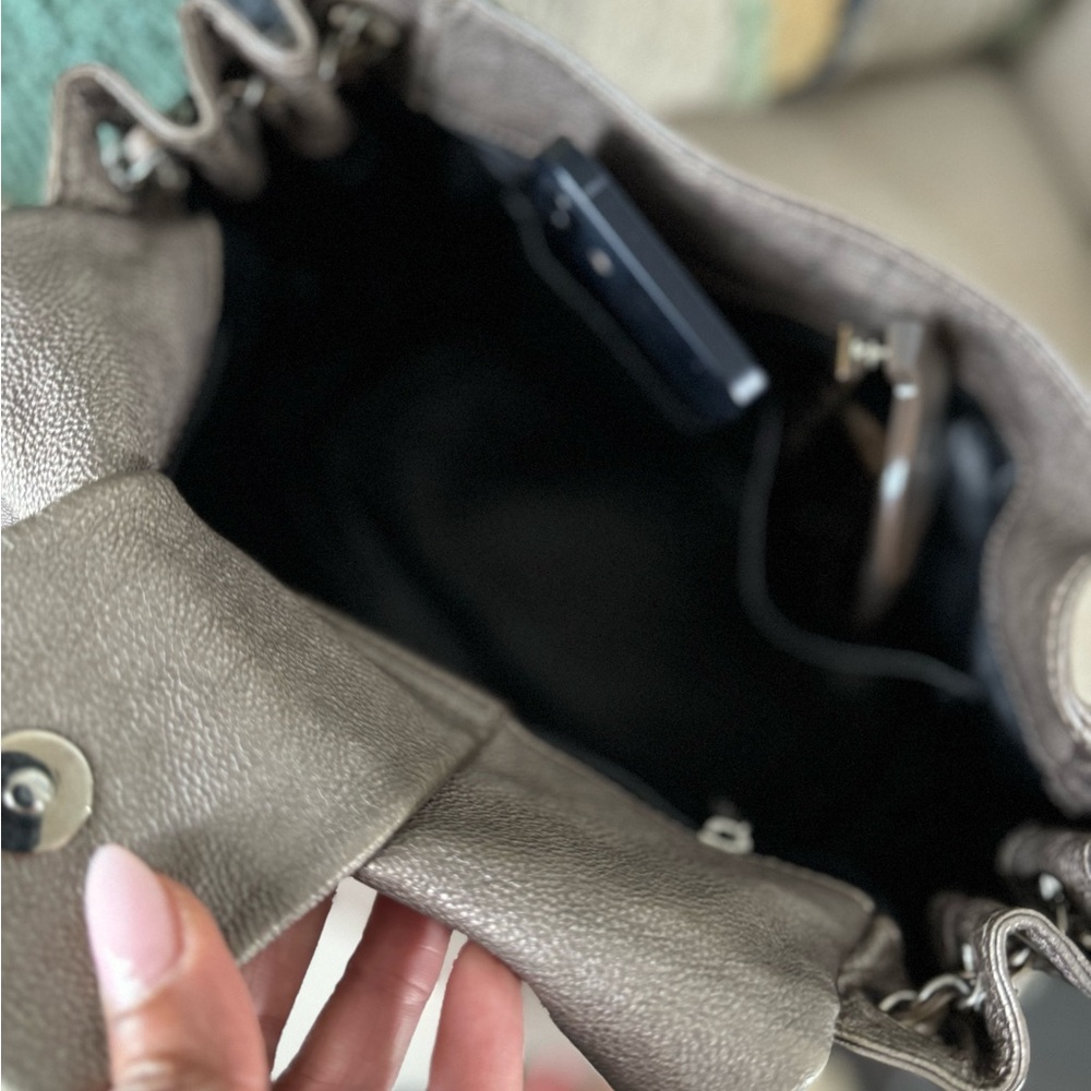 Chanel 💯 % Authentic Handbag - Picture 10 of 16